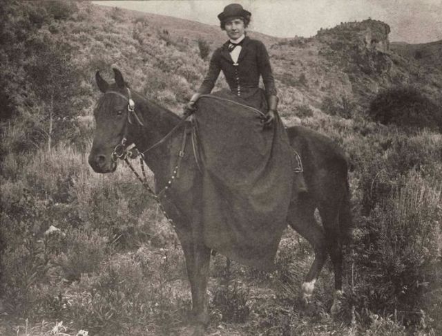 Older Woman Blazes Trail: Amazing Photos from 1960s!
